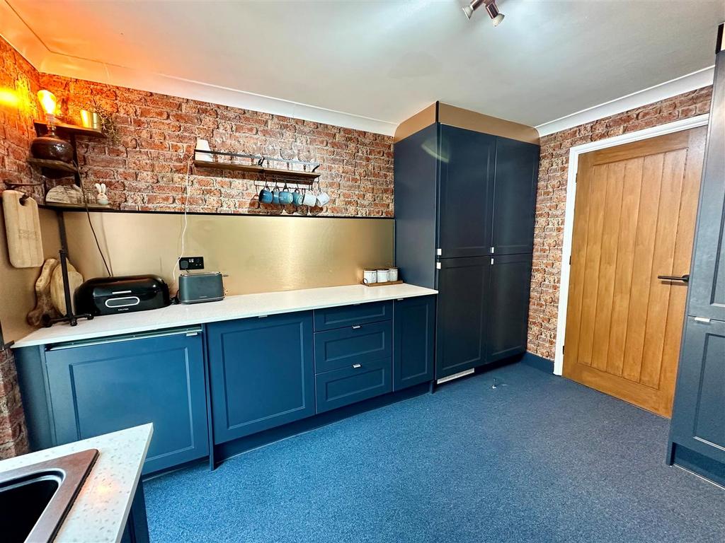 Kitchen 2.jpg