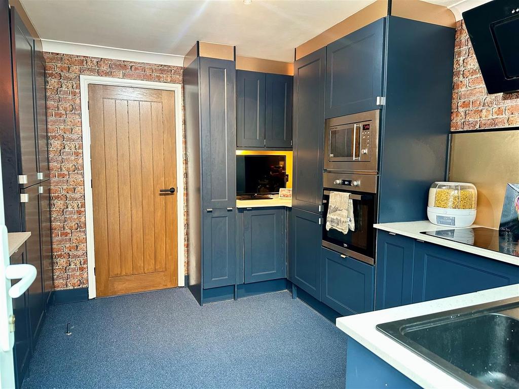 Kitchen 1.jpg