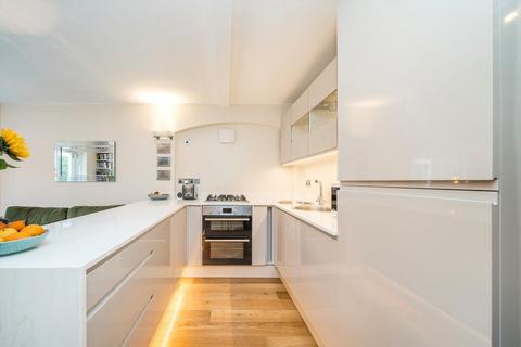55a Woodland Rise, London, N10 3UN