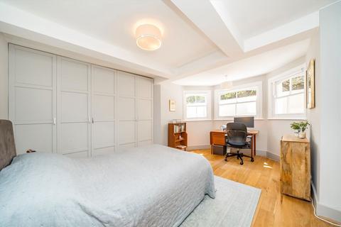 55a Woodland Rise, London, N10 3UN