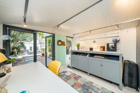 55a Woodland Rise, London, N10 3UN