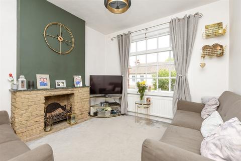 32 Beechwood Gardens, Caterham, CR3 6NH