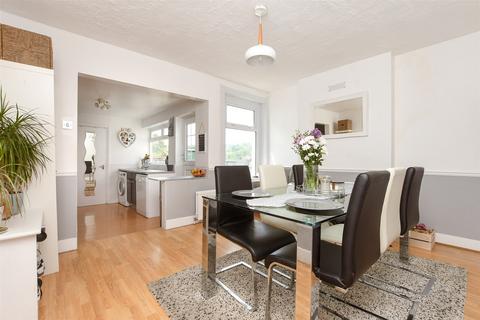 32 Beechwood Gardens, Caterham, CR3 6NH