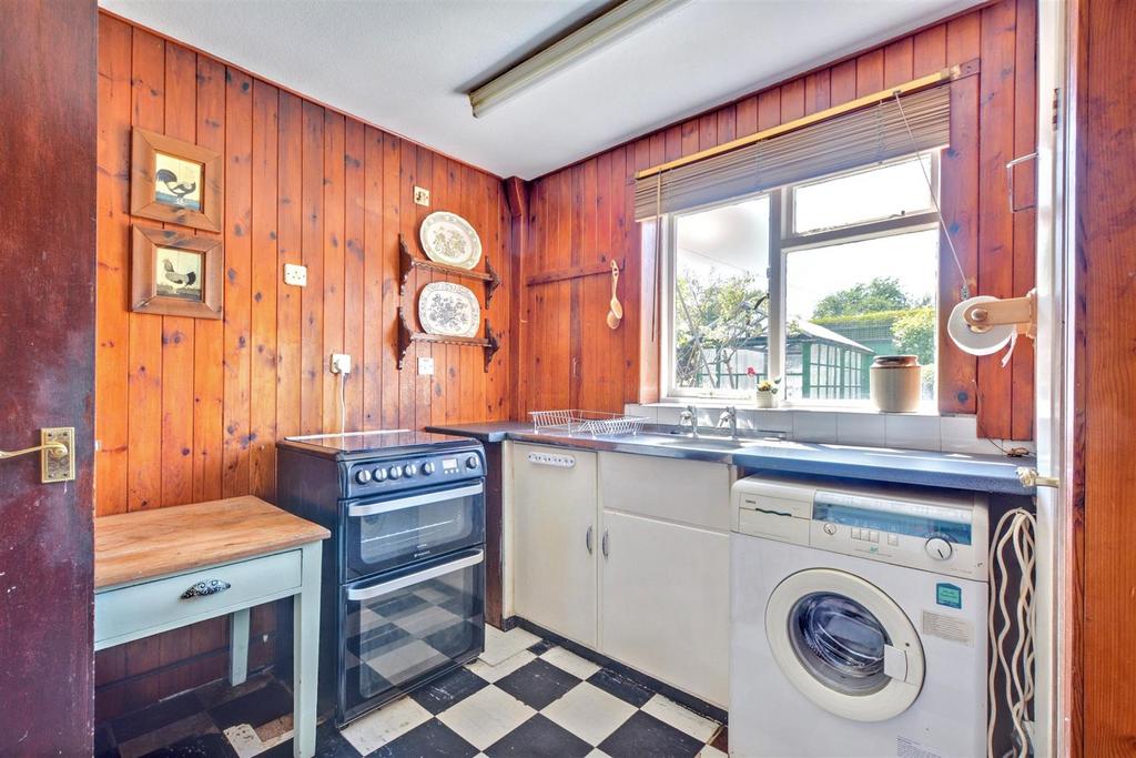 Kitchen 2.jpeg