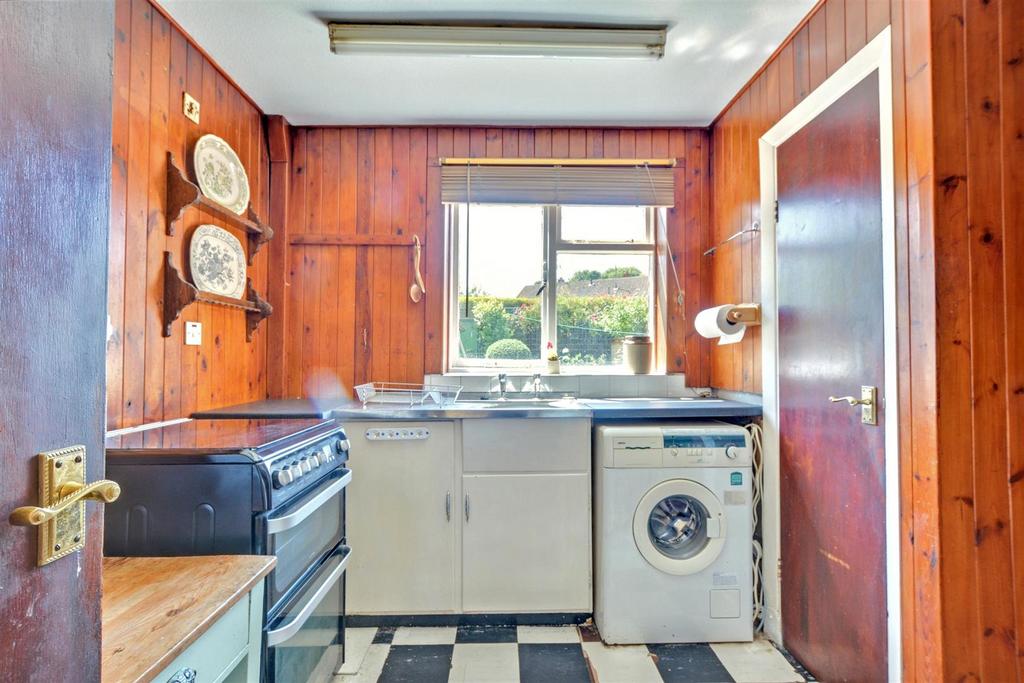 Kitchen 1.jpeg
