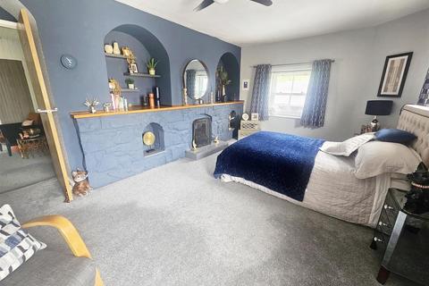21 - 22 West Street, Knighton, LD7 1EN