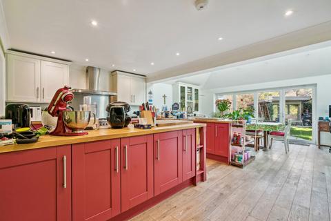 5 bedroom detached house for sale, Gippeswyck Close,Pinner, HA5