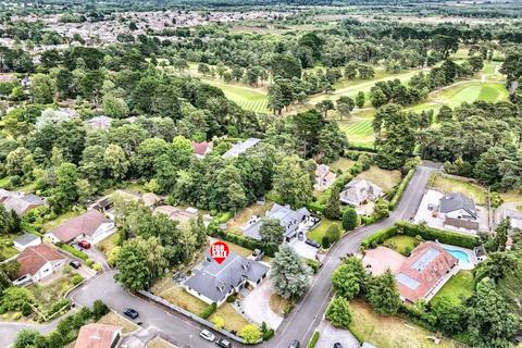 4 bedroom detached house for sale, Ferndown