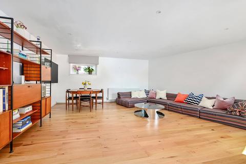 undefined, Glen Court, Staines TW18