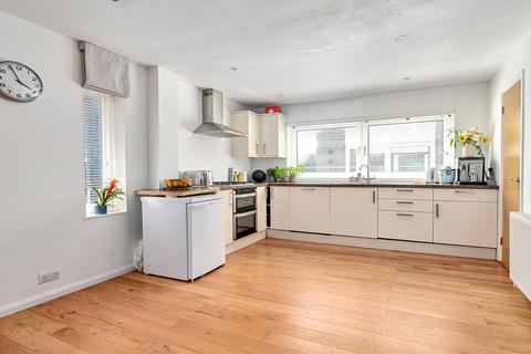 undefined, Glen Court, Staines TW18