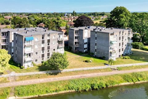 undefined, Glen Court, Staines TW18