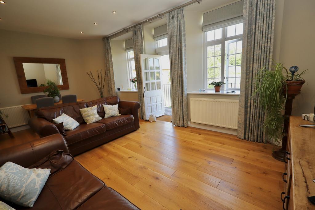 Sitting room diner