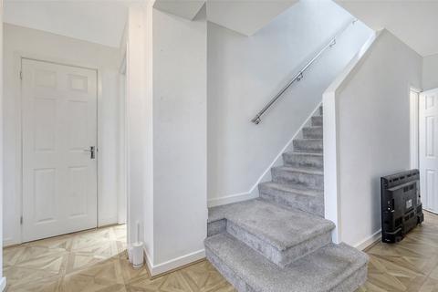 6 Roding Close, Great Wakering, Southend-on-sea, SS3 0AE