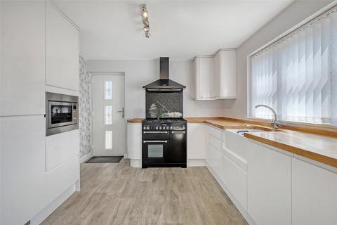 6 Roding Close, Great Wakering, Southend-on-sea, SS3 0AE