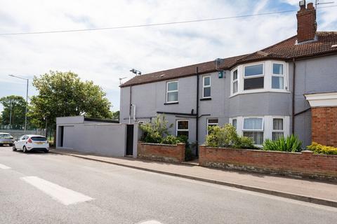 3 bedroom end of terrace house for sale, North Denes Road, Great Yarmouth