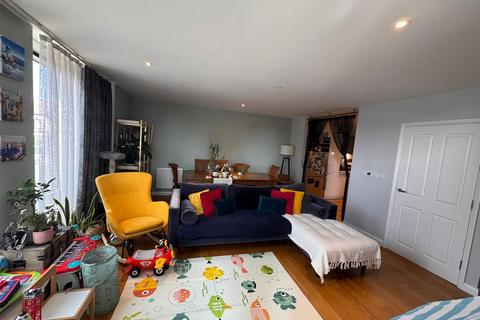 undefined, High Road, London N12