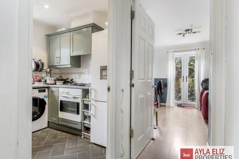 1 bedroom flat for sale, St. Pauls Way, London, E3