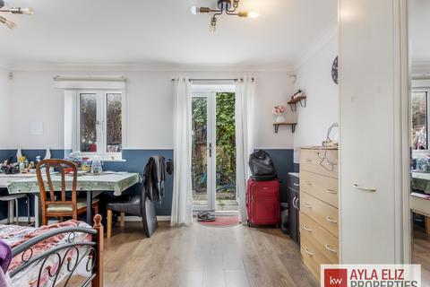 1 bedroom flat for sale, St. Pauls Way, London, E3
