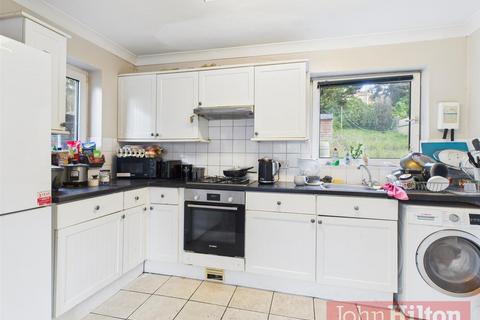 5 bedroom semi-detached house to rent, The Highway, Brighton