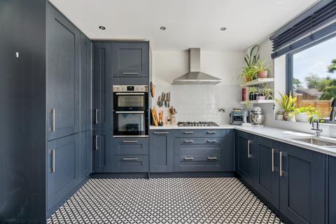 10 Ash Grove, Amersham, HP6 5QU