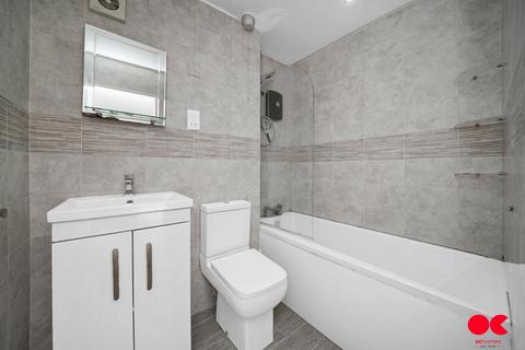 2 bedroom flat for sale, Pittman Gardens, Ilford IG1