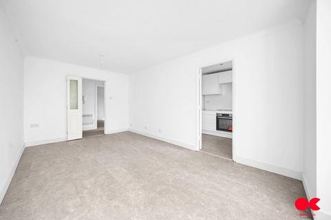 2 bedroom flat for sale, Pittman Gardens, Ilford IG1
