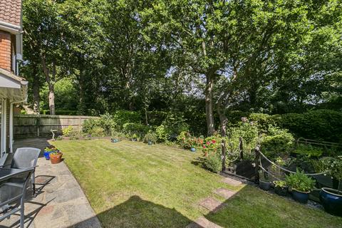 4 bedroom detached house for sale, Woodchurch Drive, Bromley, BR1