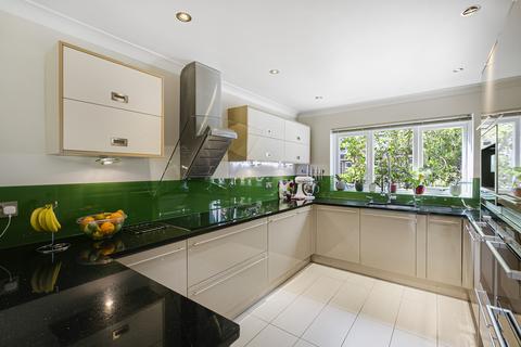 4 bedroom detached house for sale, Woodchurch Drive, Bromley, BR1