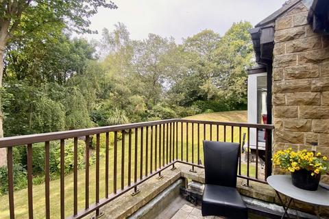 2 bedroom apartment for sale, Elmwood Drive, Brighouse