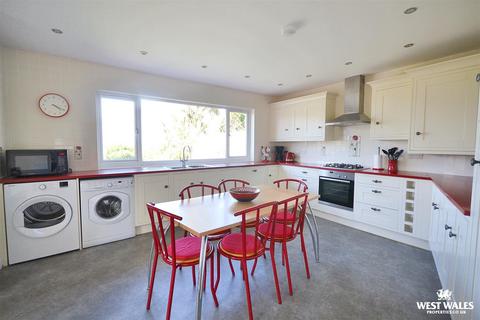 undefined, Clos Y Fferm, Aberporth, Cardigan