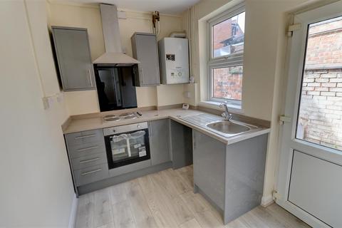 3 bedroom terraced house to rent, Bede Street, Leicester LE3