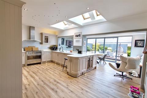 4 bedroom detached bungalow for sale, Gwbert Road, Cardigan