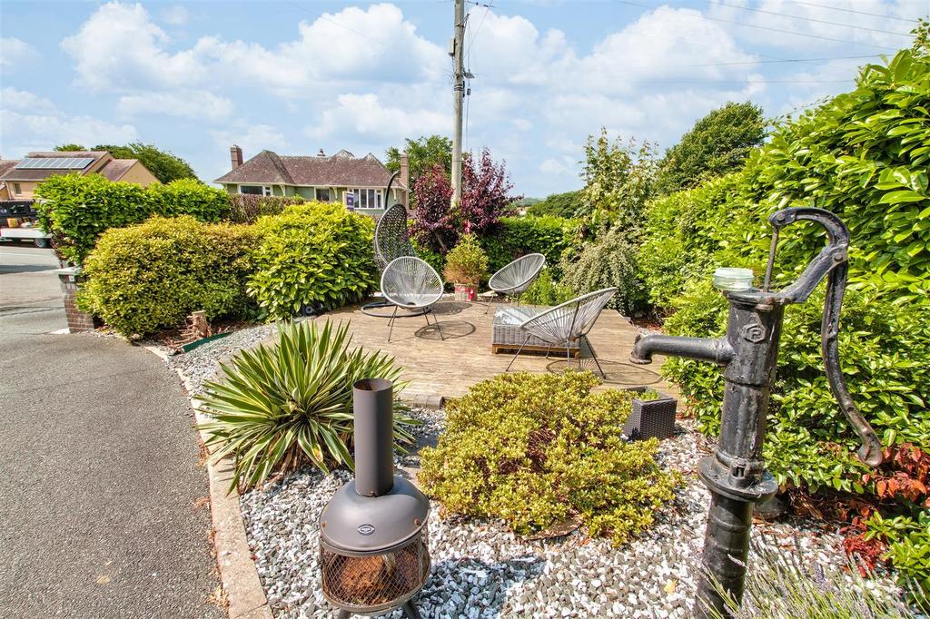Front garden area