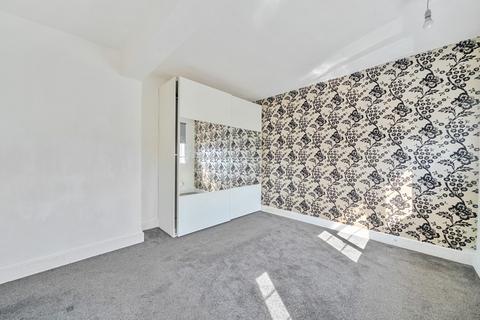 57 Warwick Gardens, Thornton Heath, CR7 7NB