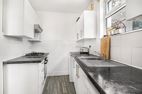 2 bedroom flat for sale, Dagmar Road, London, SE5
