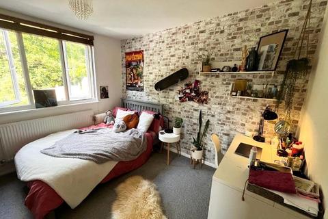 50 Wharncliffe Road, London, SE25 6SL