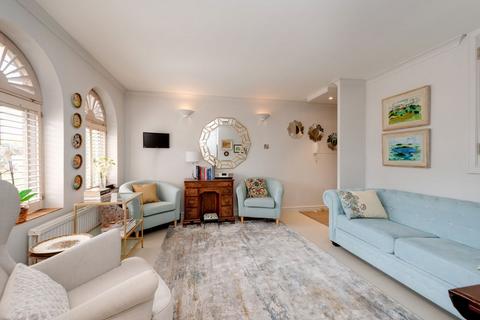 undefined, St. Johns Wood Road, London NW8