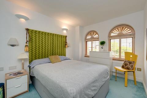 undefined, St. Johns Wood Road, London NW8