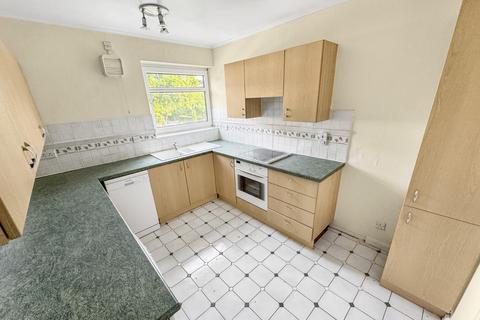2 bedroom flat for sale, Woodville Court, Roundhay