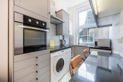 2 bedroom flat for sale, Rossmore Road, London NW1