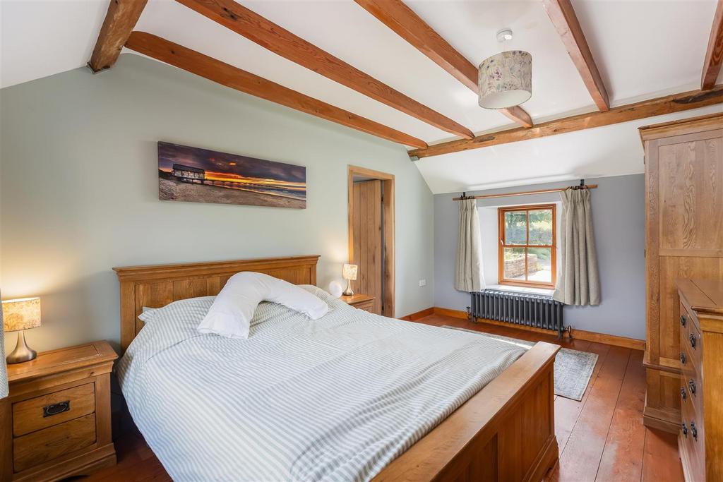 Pennock House Bedroom 1-1.jpg