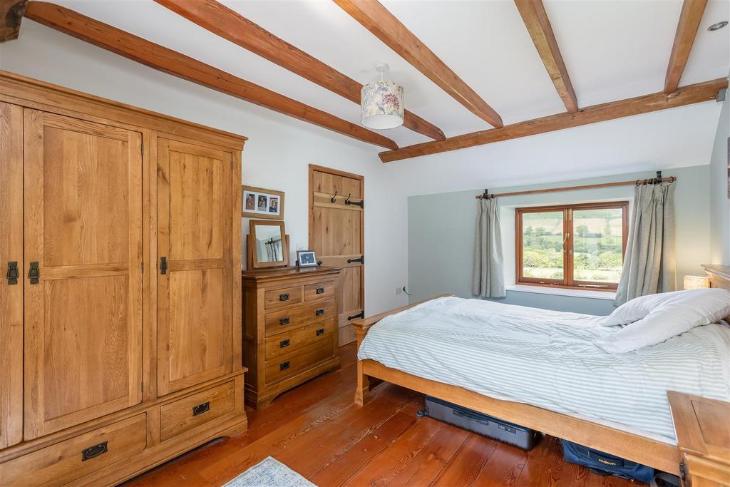 Pennock House Bedroom 1-3.jpg