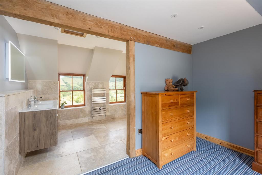 Pennock House Bedroom 1-4.jpg