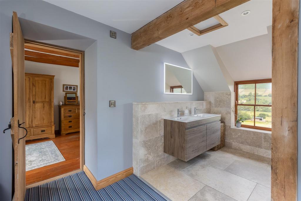 Pennock House Bedroom 1-8.jpg