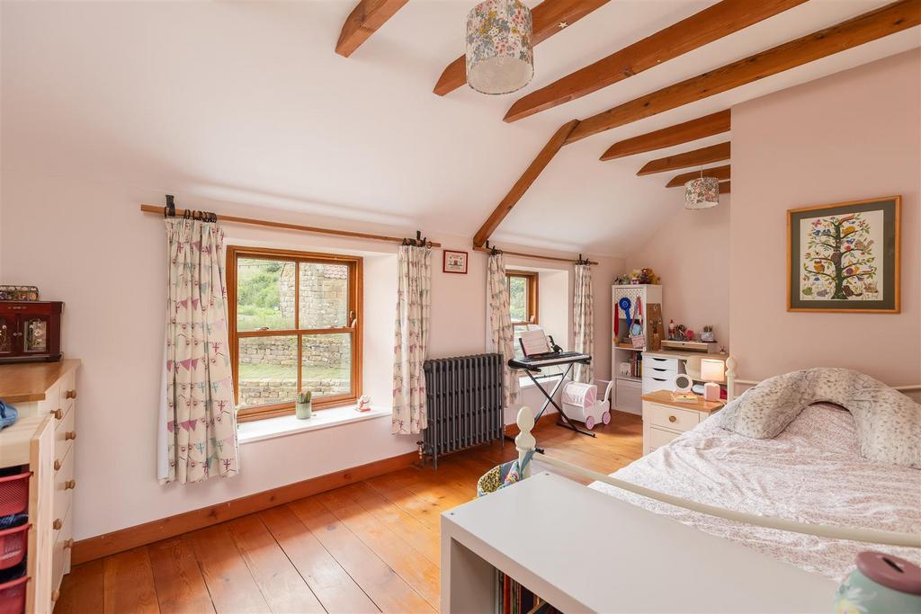 Pennock House Bedroom 2.jpg