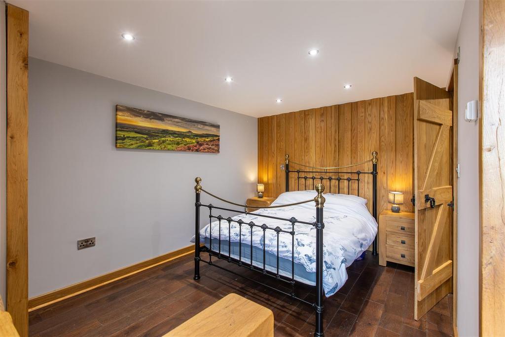 Pennock House Bedroom 4-1.jpg