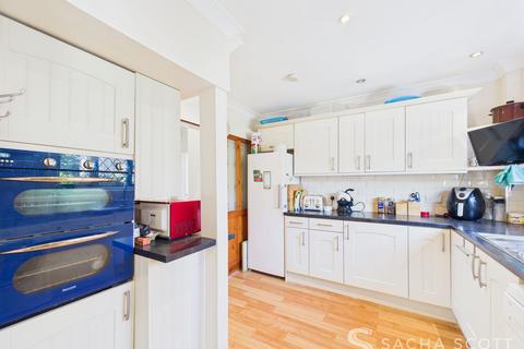 8 Parsonsfield Close, Banstead, SM7 1JT