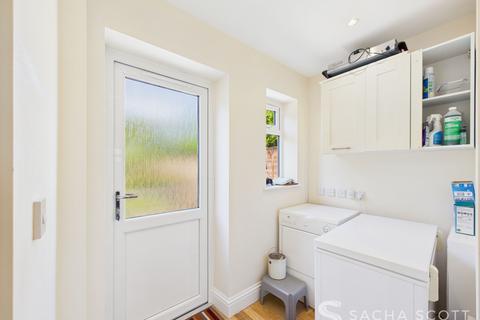 8 Parsonsfield Close, Banstead, SM7 1JT