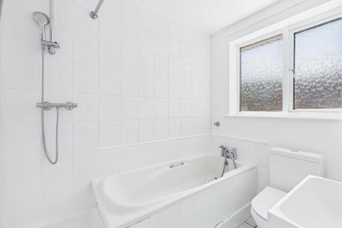3 bedroom terraced house to rent, Chichester Way, Feltham, TW14