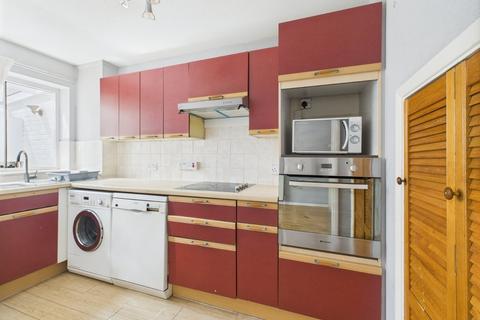 3 bedroom terraced house to rent, Chichester Way, Feltham, TW14